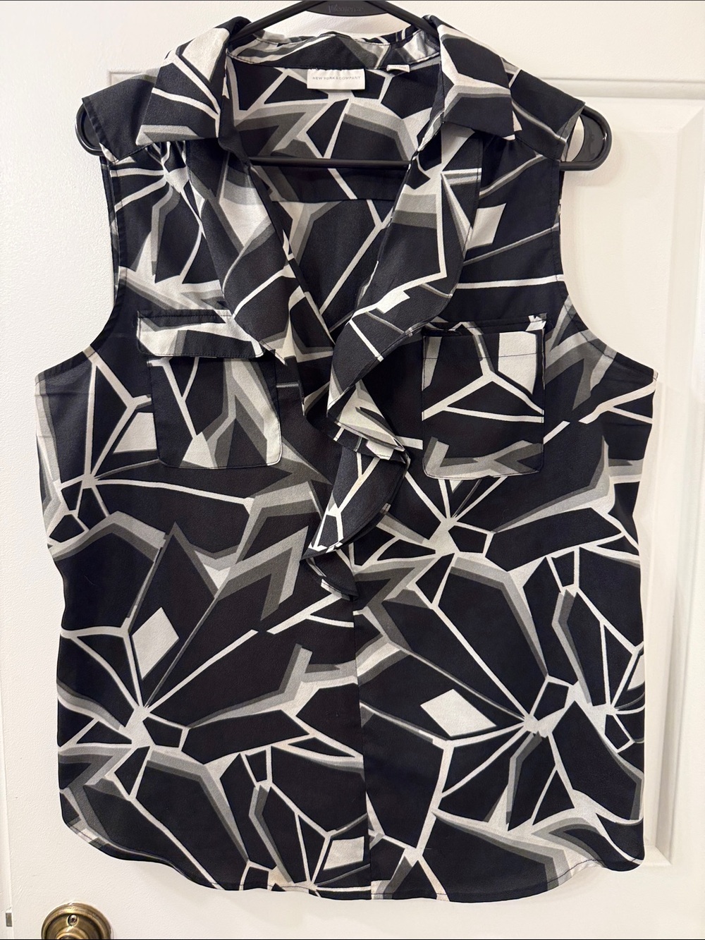New York & Company Black and White Geometric Ruffle Sleeveless Top